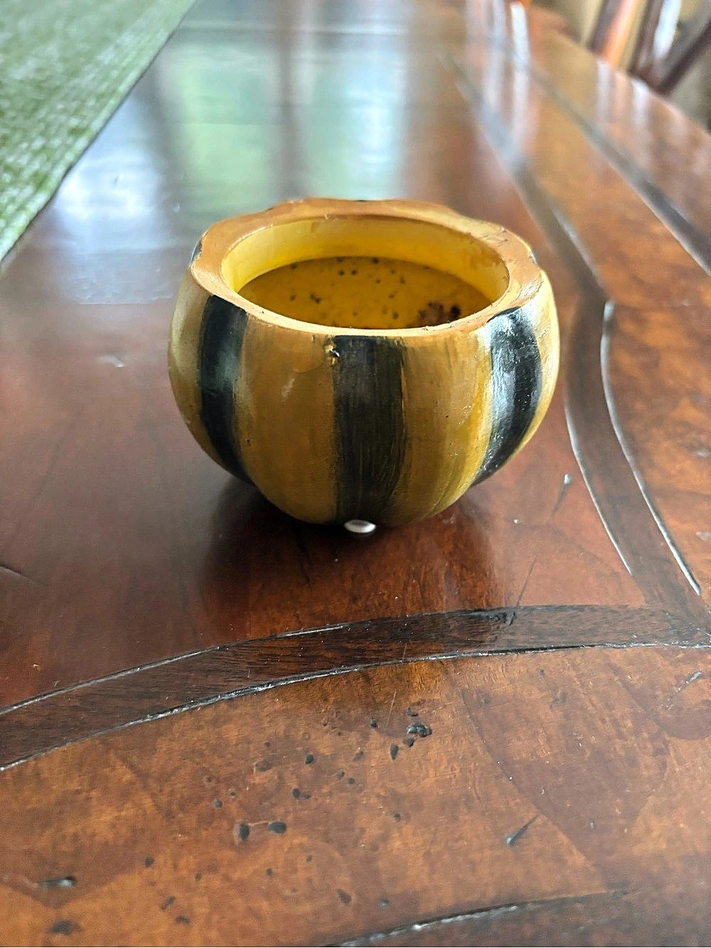 Green and Yellow Scallop Decorative Vase